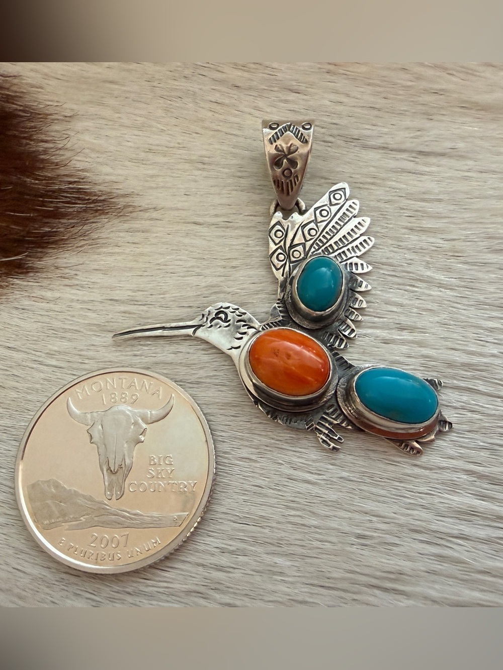 ❤️ Spiny Oyster & Kingman Turquoise Hand Stamped Sterling Hummingbird Pendant - Picture 8 of 14